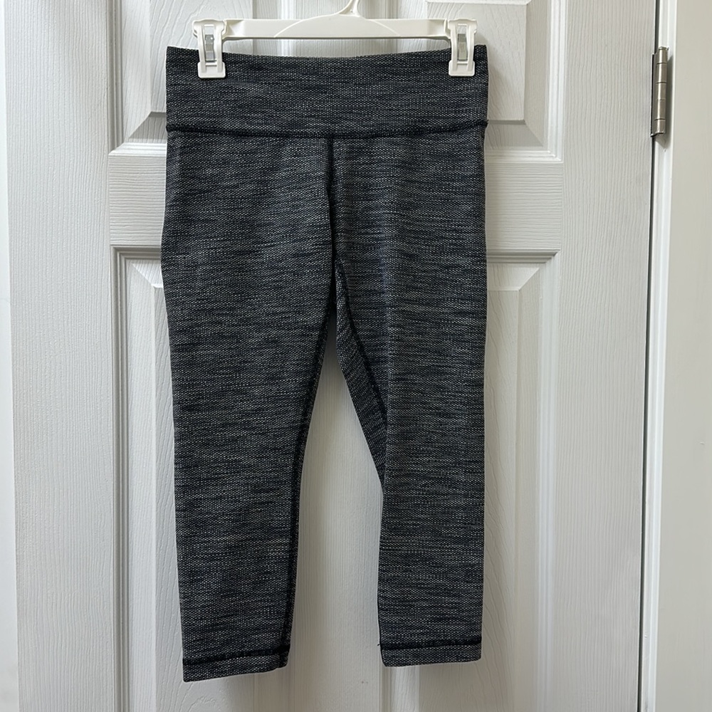 Like New! Lululemon Wunder Under Crop Ii - image 5